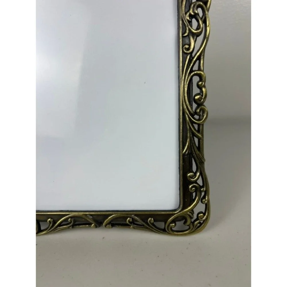 Vintage Ornate Filigree Metal Picture Frame Antiqued Brass 5x7 Tabletop Decor